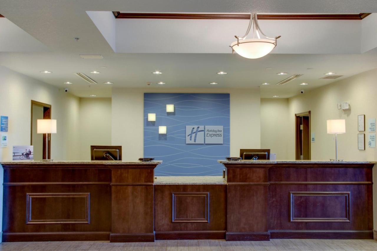 Holiday Inn Express & Suites Nevada By Ihg Exterior foto
